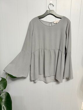 #17)  NWOT Light Gray Waffle Knit Bell Sleeve Peplum Top